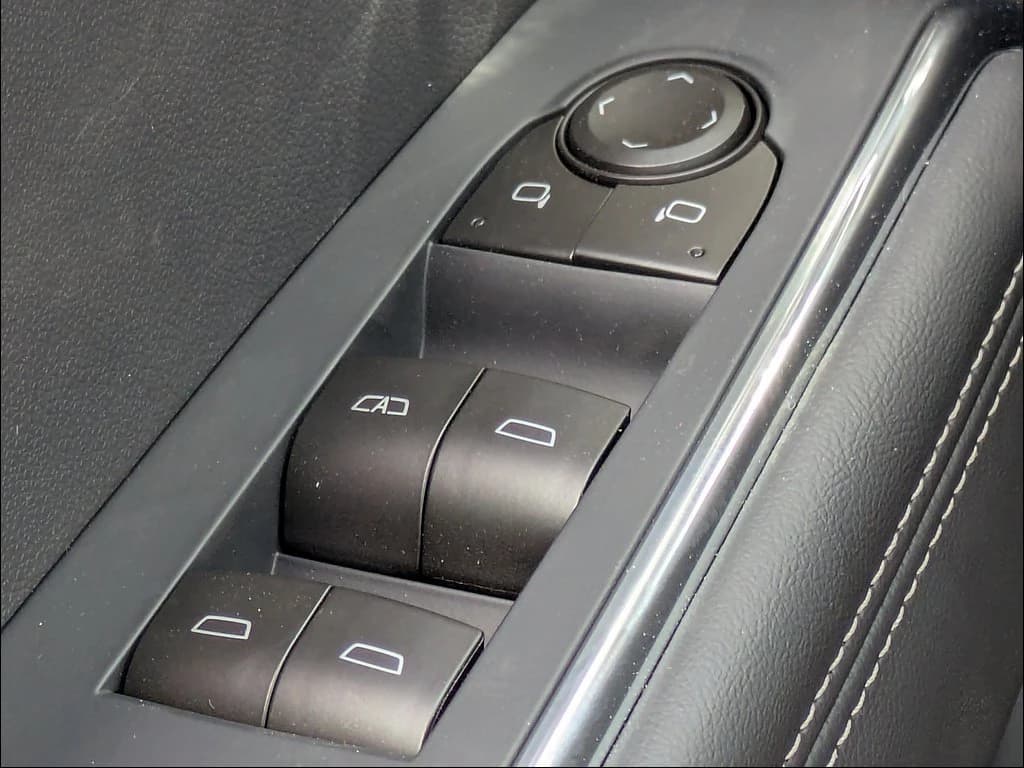 GMC Acadia FWD Elevation 4dr 2026 — side view