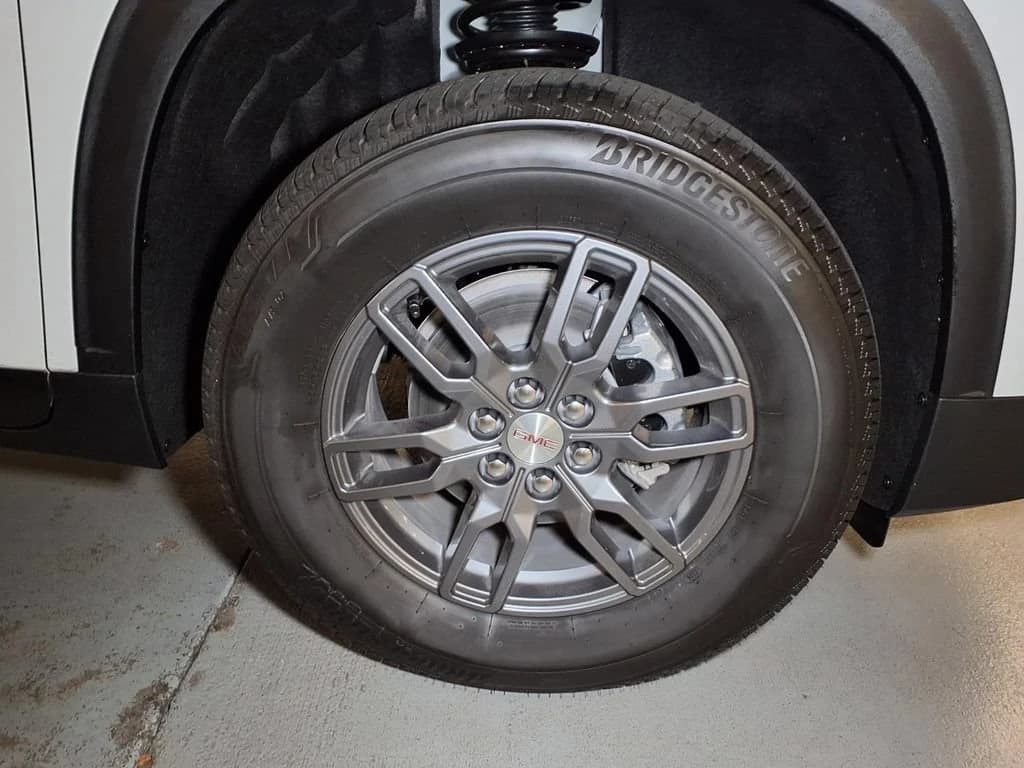GMC Acadia FWD Elevation 4dr 2026 — side view