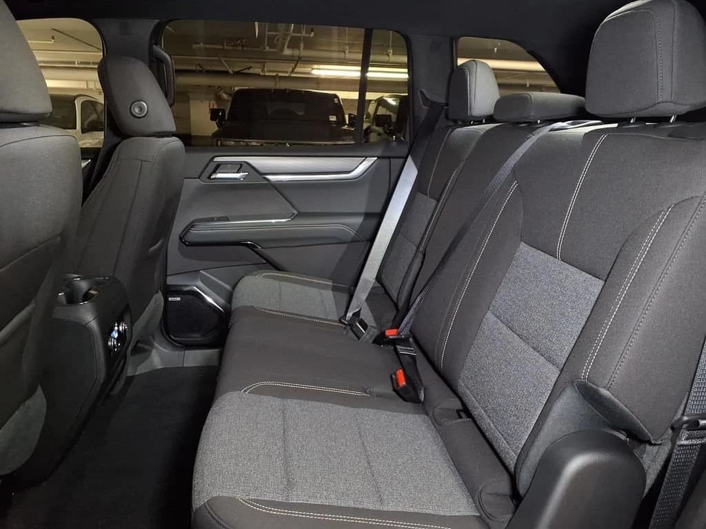 GMC Acadia FWD Elevation 4dr 2026 — side view