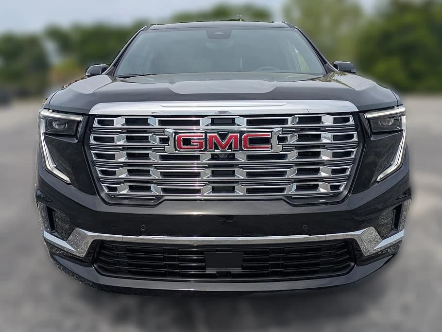 GMC Acadia FWD Denali 4dr 2026 — side view