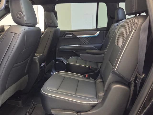 GMC Acadia FWD Denali 4dr 2026 — side view