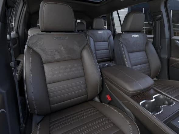 GMC Acadia AWD Denali Ultimate 4dr 2026 — side view