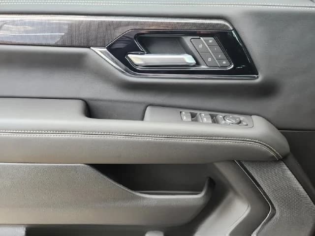 GMC Yukon Elevation 2WD 4dr 2027 — side view