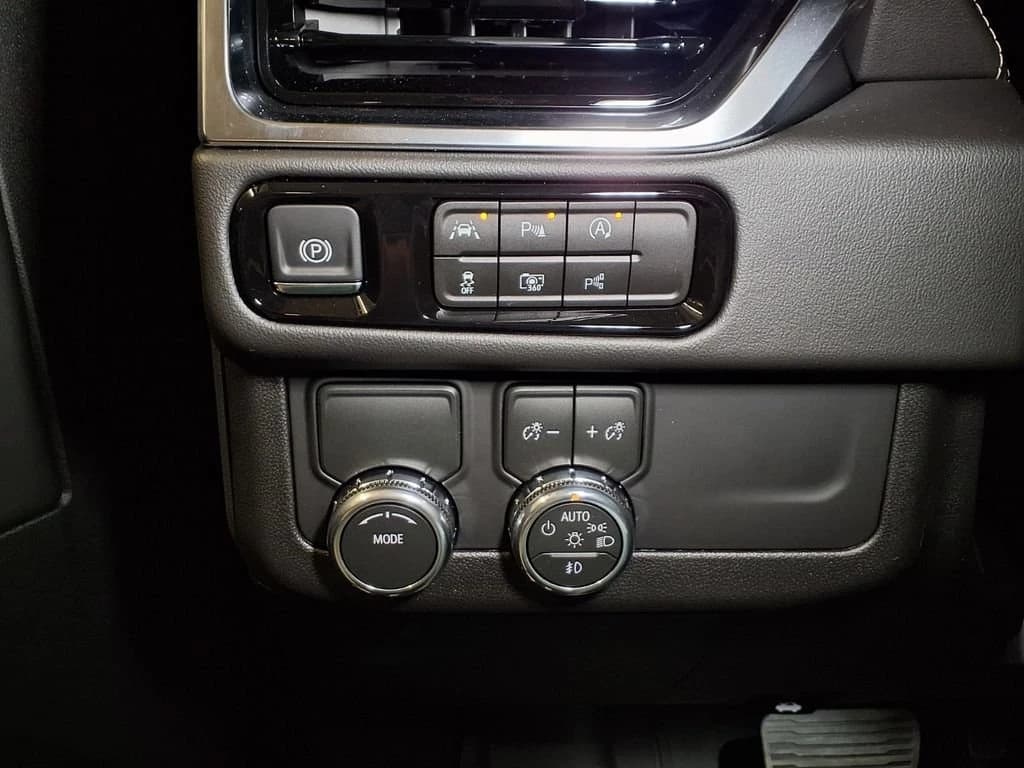 GMC Yukon XL Elevation 2WD 4dr 2026 — side view