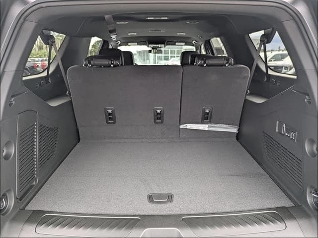 GMC Yukon XL Elevation 2WD 4dr 2026 — side view
