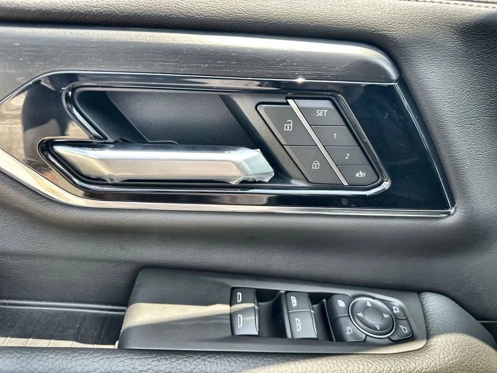 GMC Yukon XL Denali 2WD 4dr 2026 — side view