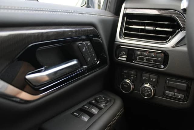 GMC Yukon Elevation 4WD 4dr 2026 — side view