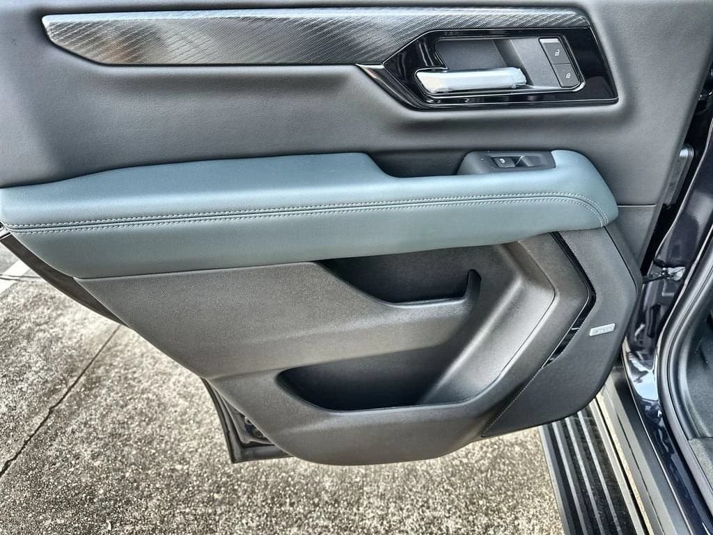 GMC Yukon AT4 4WD 4dr 2026 — side view