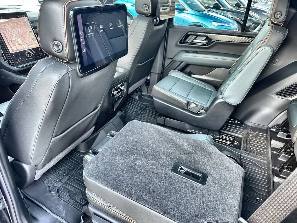 GMC Yukon AT4 4WD 4dr 2026 — side view