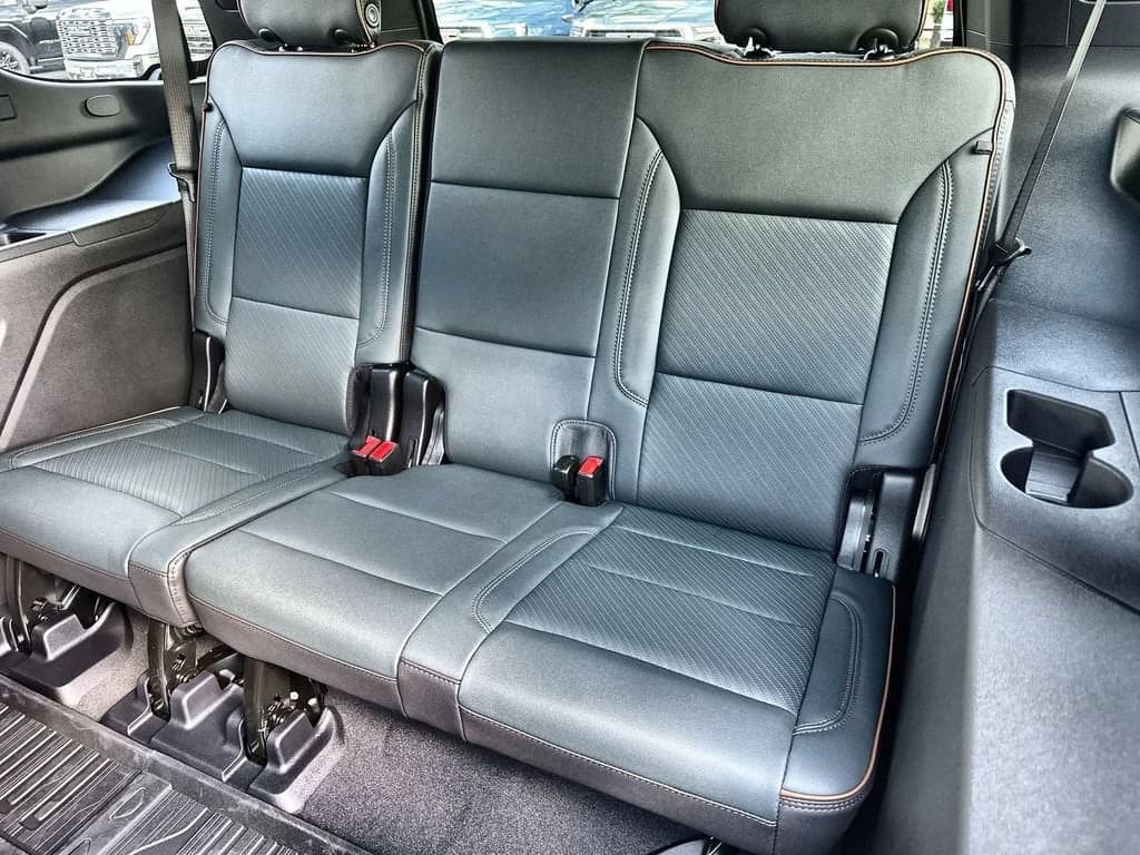 GMC Yukon AT4 4WD 4dr 2026 — side view