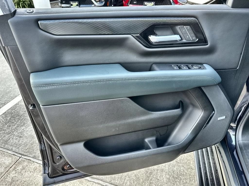 GMC Yukon AT4 4WD 4dr 2026 — side view