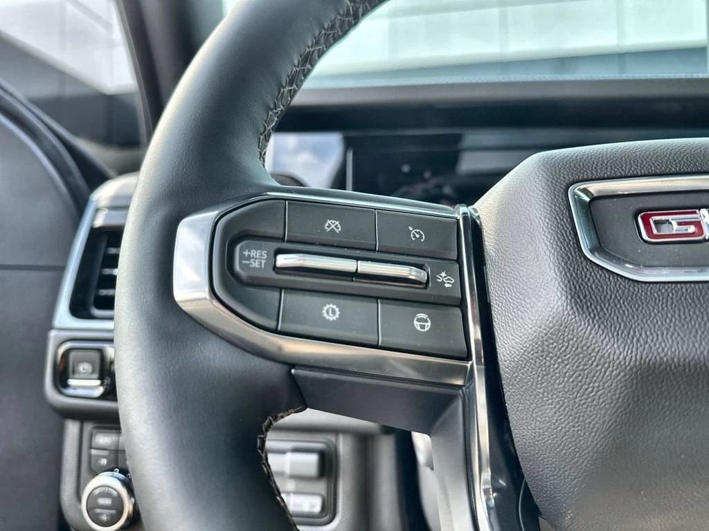 GMC Yukon AT4 4WD 4dr 2026 — side view