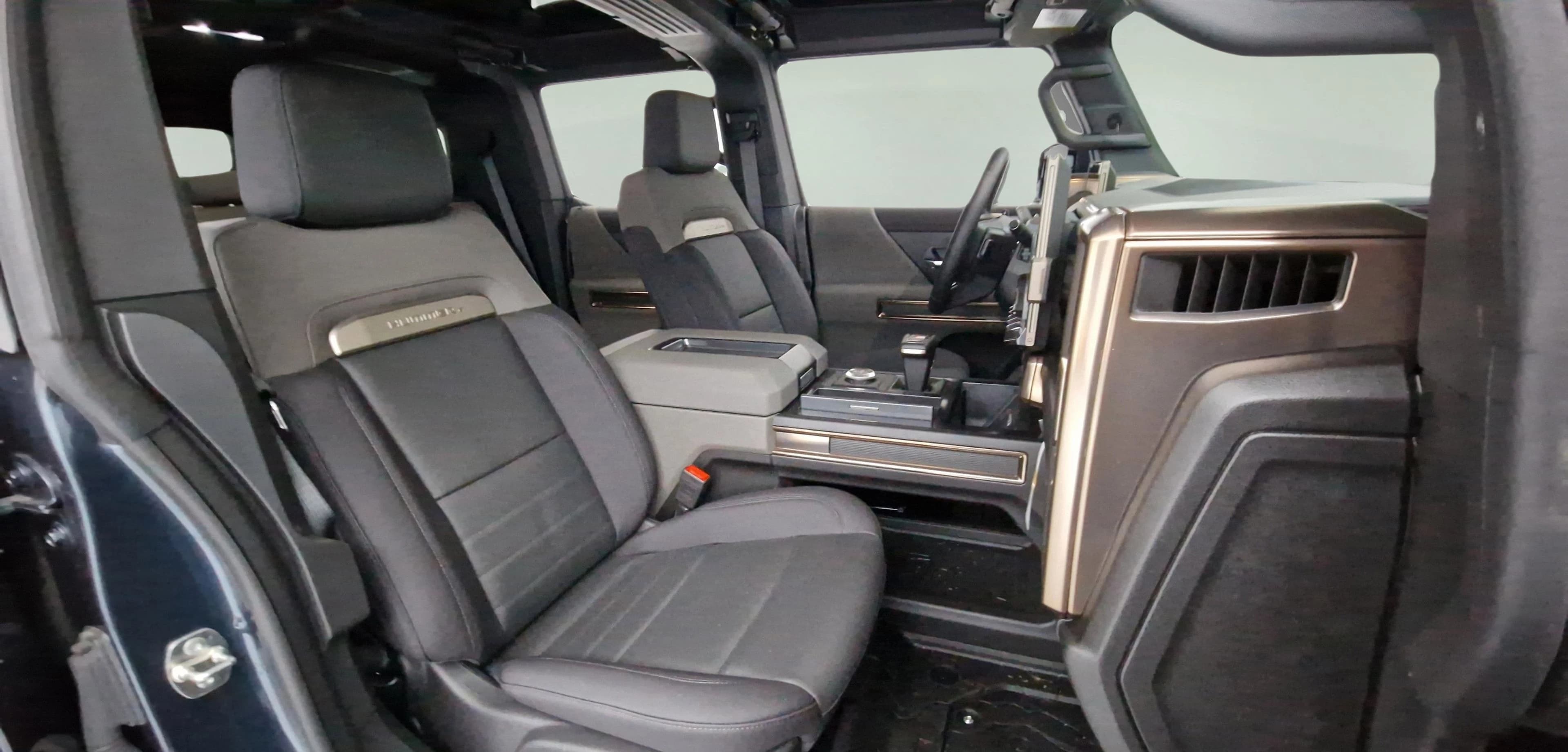 GMC HUMMER EV SUV 2X e4WD 4dr 2025 — side view