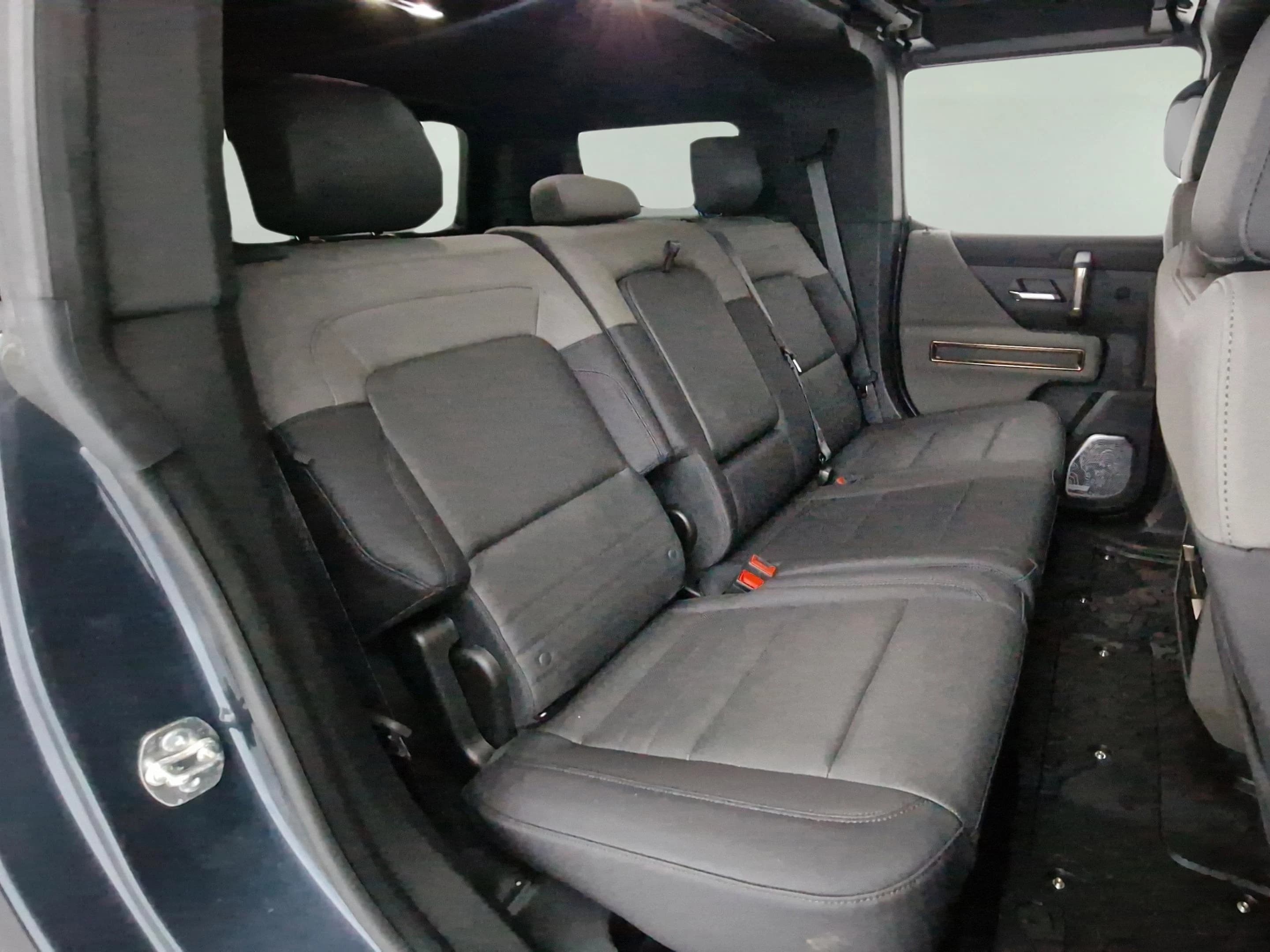 GMC HUMMER EV SUV 2X e4WD 4dr 2025 — side view