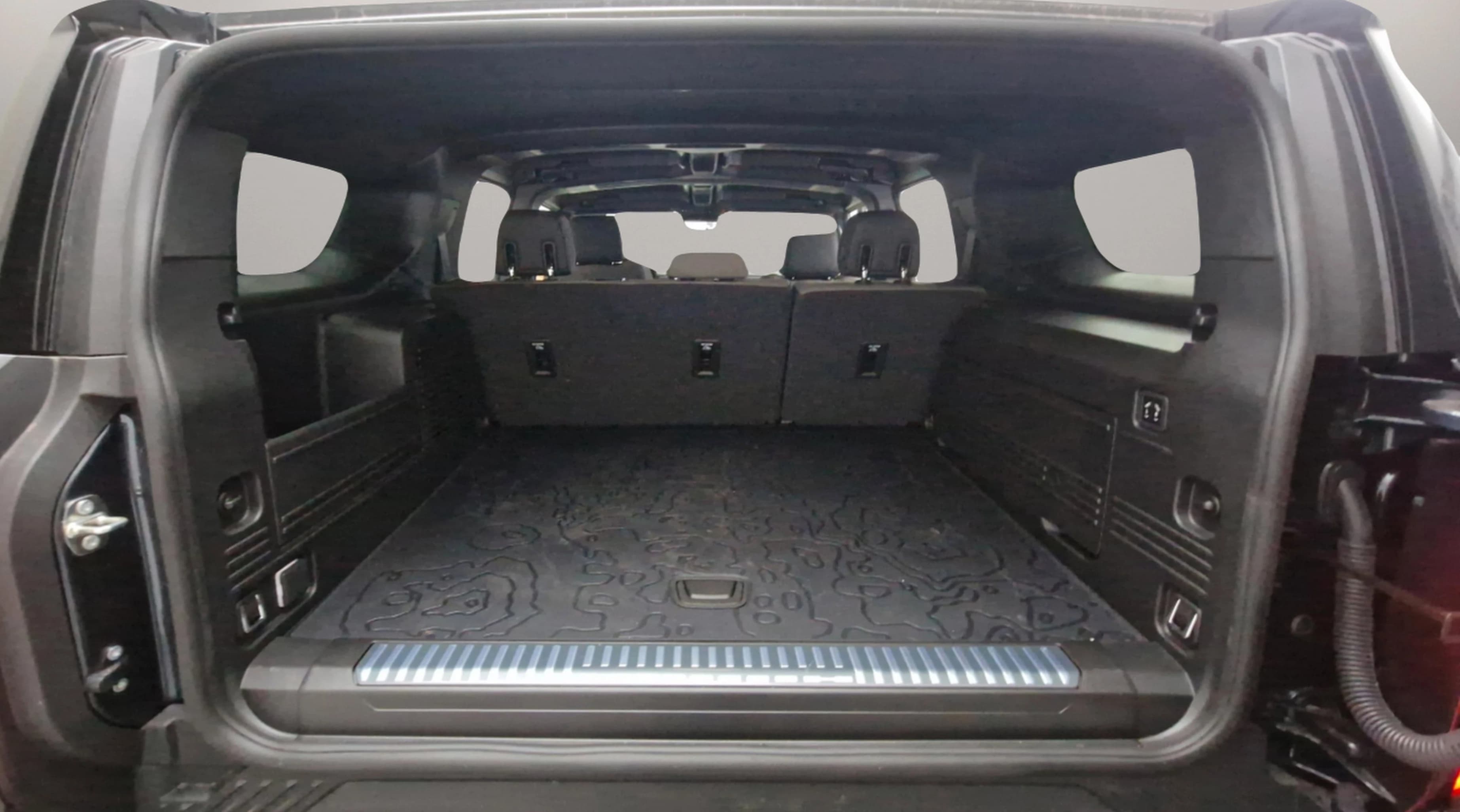 GMC HUMMER EV SUV 2X e4WD 4dr 2025 — side view