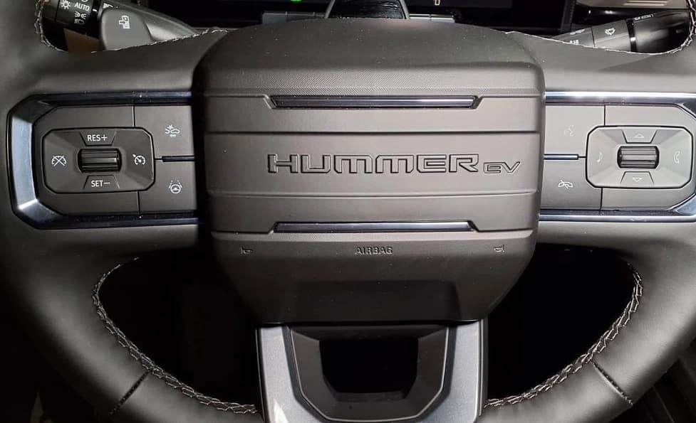 GMC HUMMER EV SUV 2X e4WD 4dr 2026 — side view