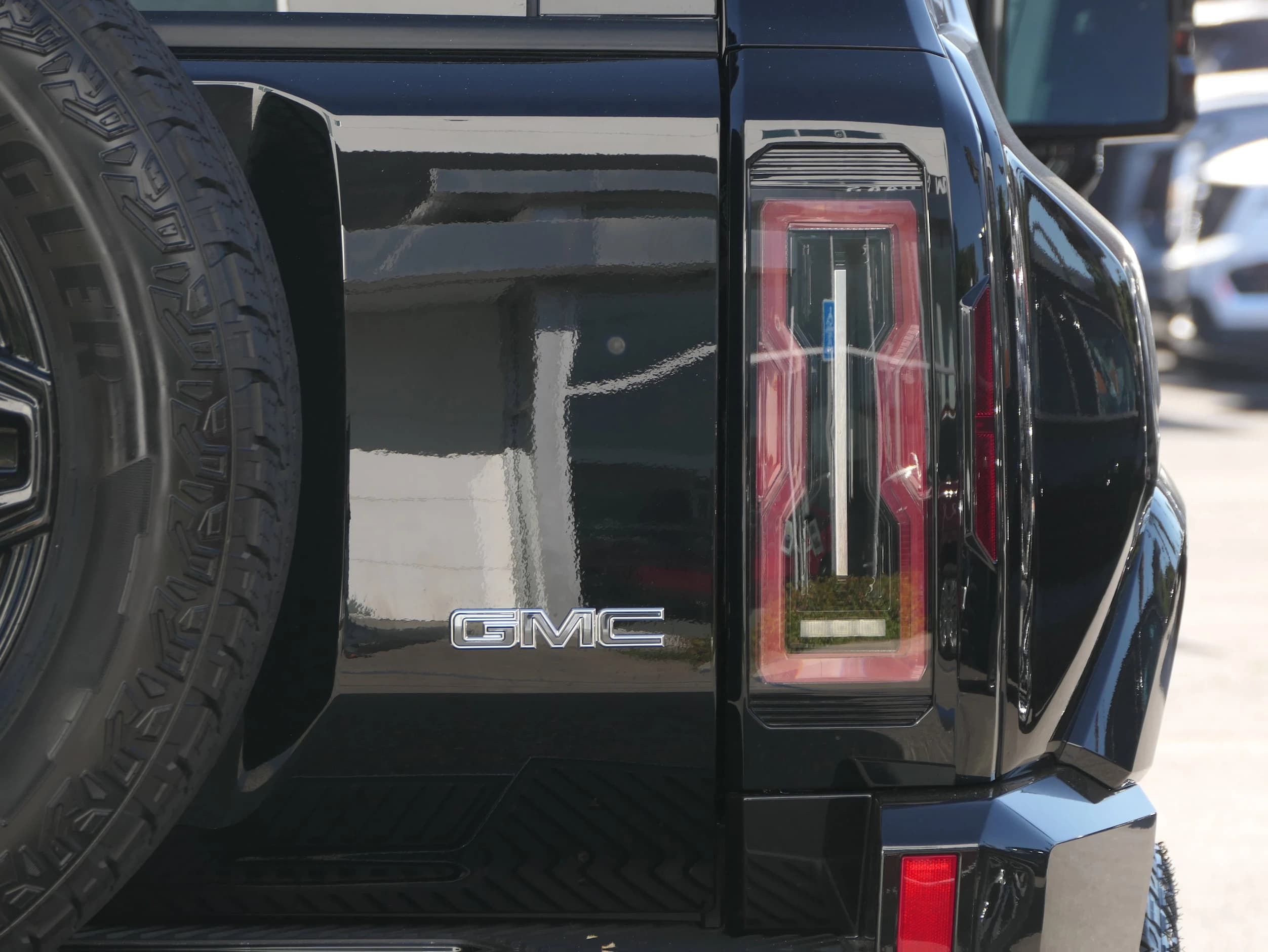 GMC HUMMER EV SUV 2X e4WD 4dr 2026 — side view