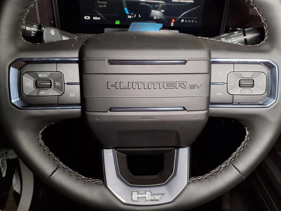 GMC HUMMER EV SUV 2X e4WD 4dr 2026 — side view