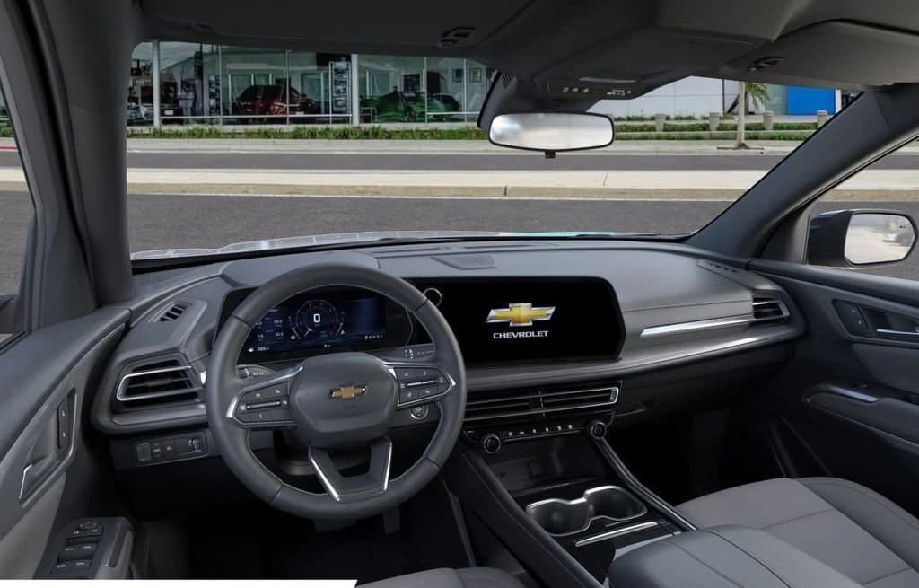 Chevrolet Traverse FWD LT 4dr 2026 — side view