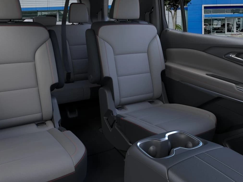 Chevrolet Traverse FWD LT 4dr 2026 — side view