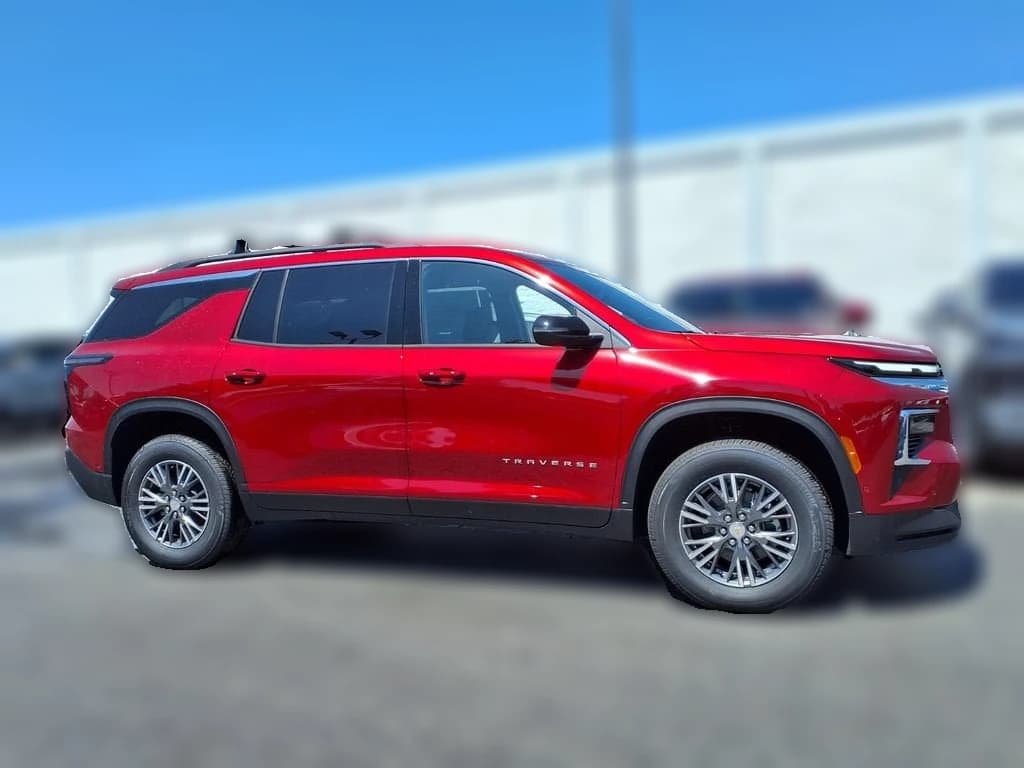 Chevrolet Traverse FWD LT 4dr 2026 — side view
