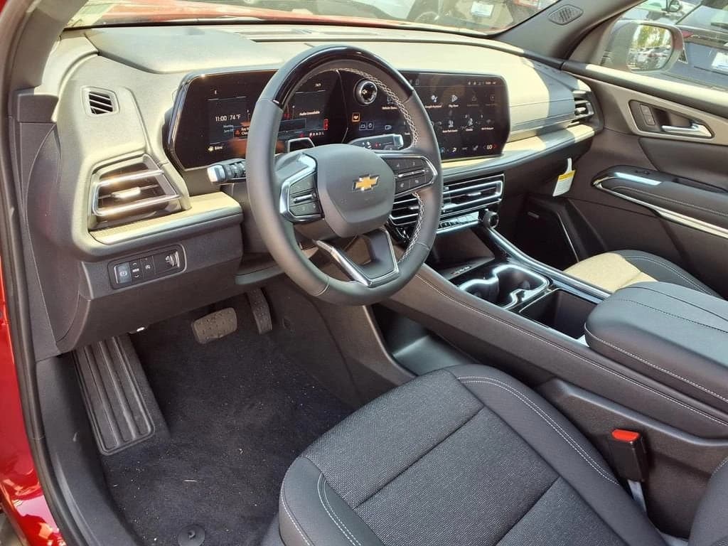 Chevrolet Traverse FWD LT 4dr 2026 — side view