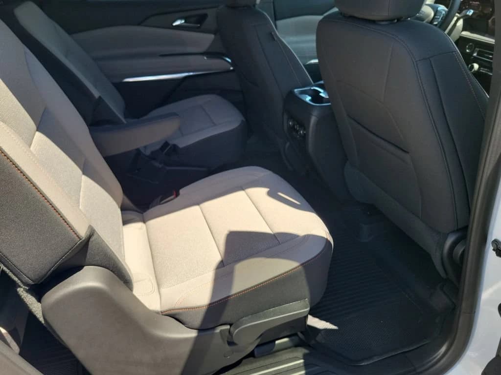 Chevrolet Traverse FWD LT 4dr 2026 — side view