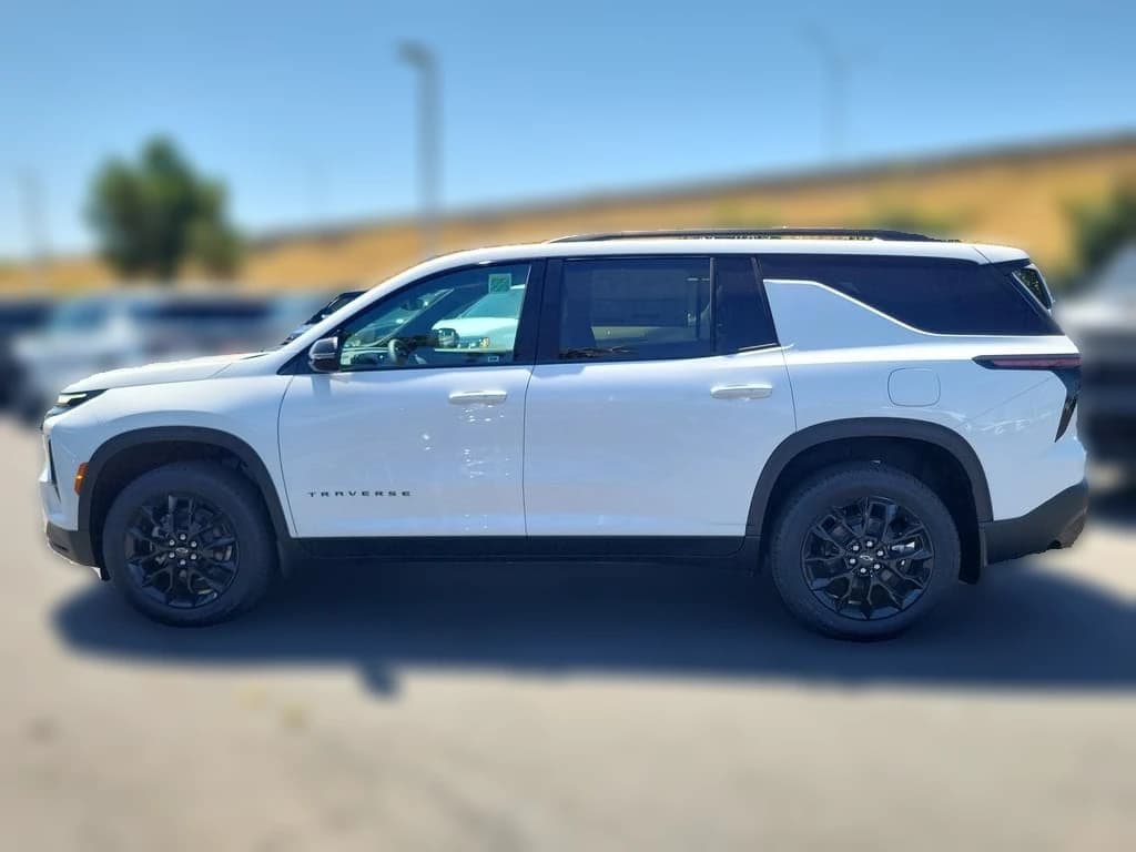 Chevrolet Traverse FWD LT 4dr 2026 — side view