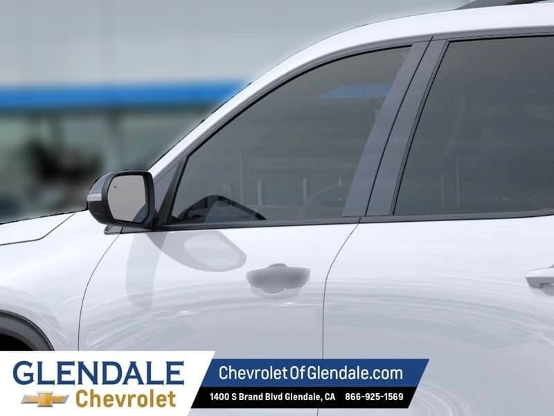 Chevrolet Traverse FWD LT 4dr 2027 — side view