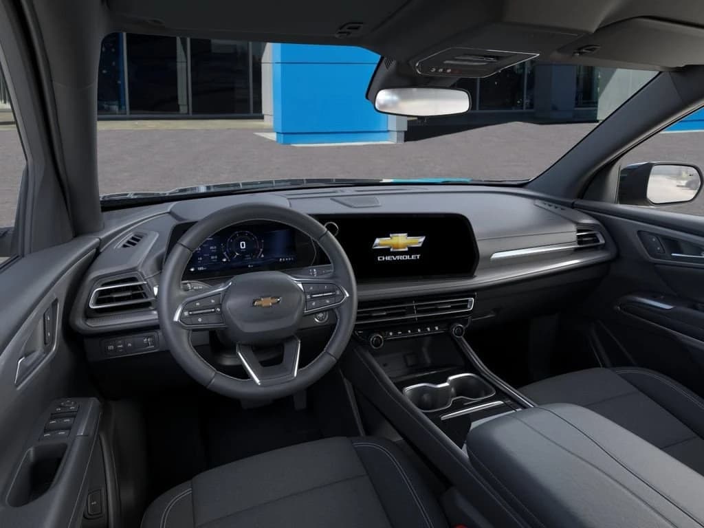 Chevrolet Traverse FWD LT 4dr 2027 — side view
