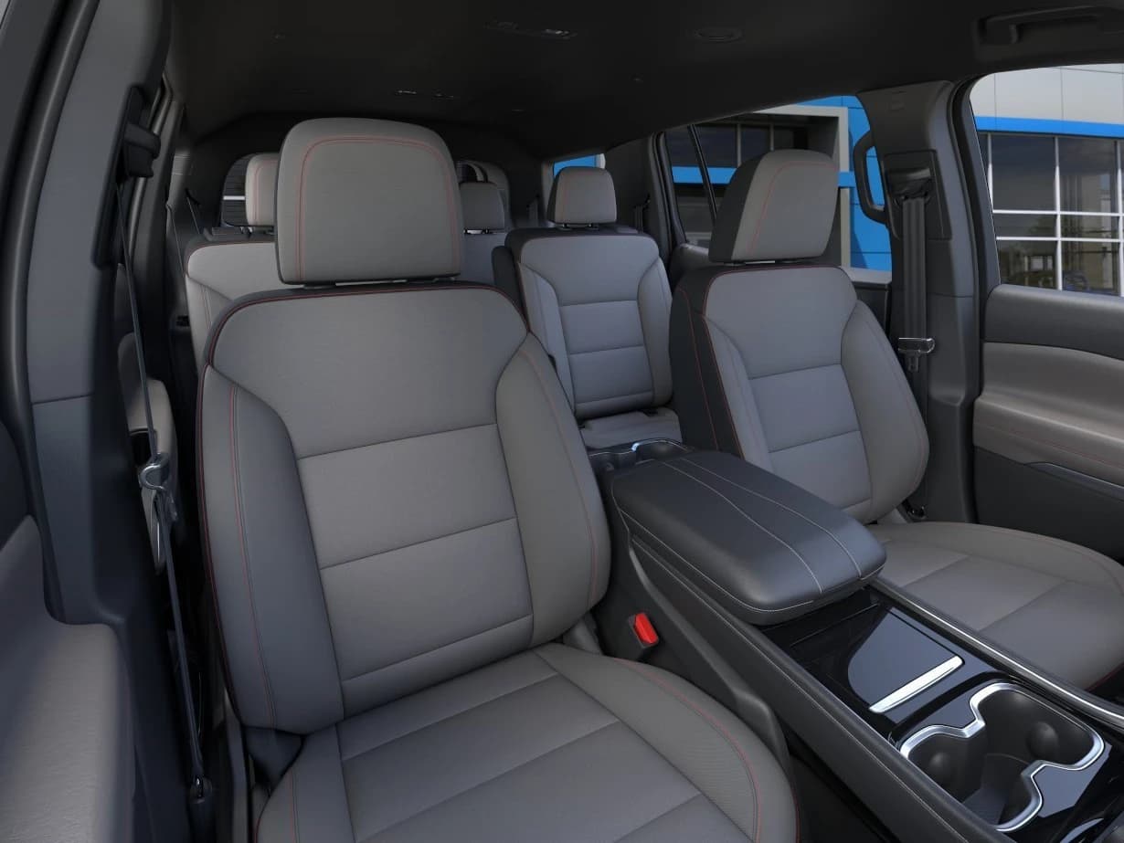 Chevrolet Traverse FWD LT 4dr 2027 — side view