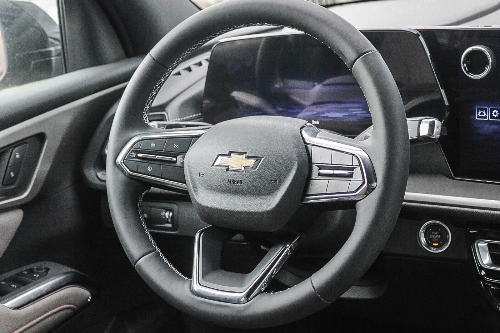 Chevrolet Traverse FWD LT 4dr 2027 — side view