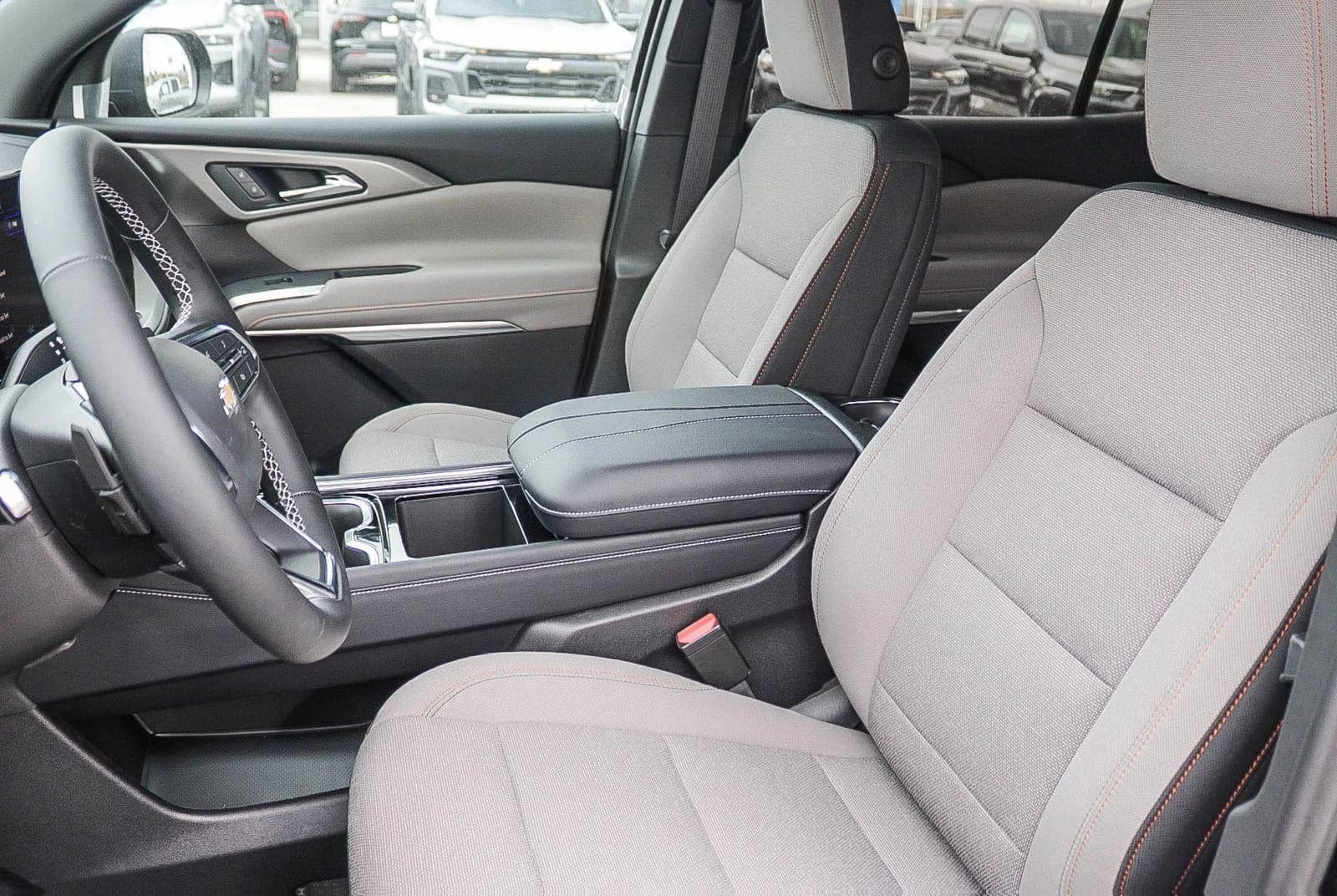Chevrolet Traverse FWD LT 4dr 2027 — side view