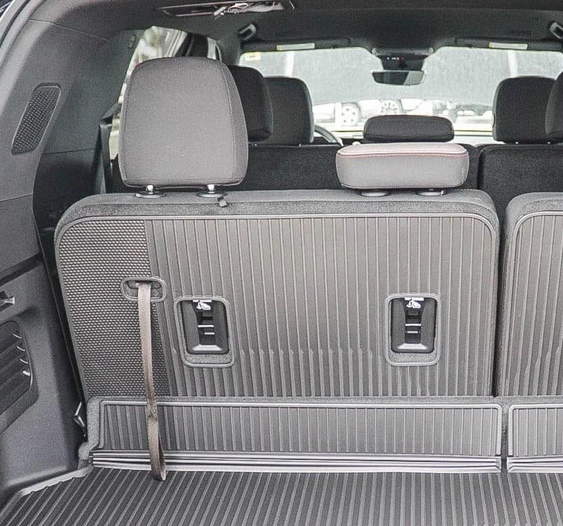 Chevrolet Traverse FWD LT 4dr 2027 — side view