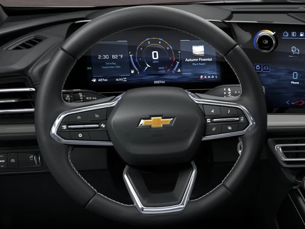 Chevrolet Traverse FWD LT 4dr 2027 — side view