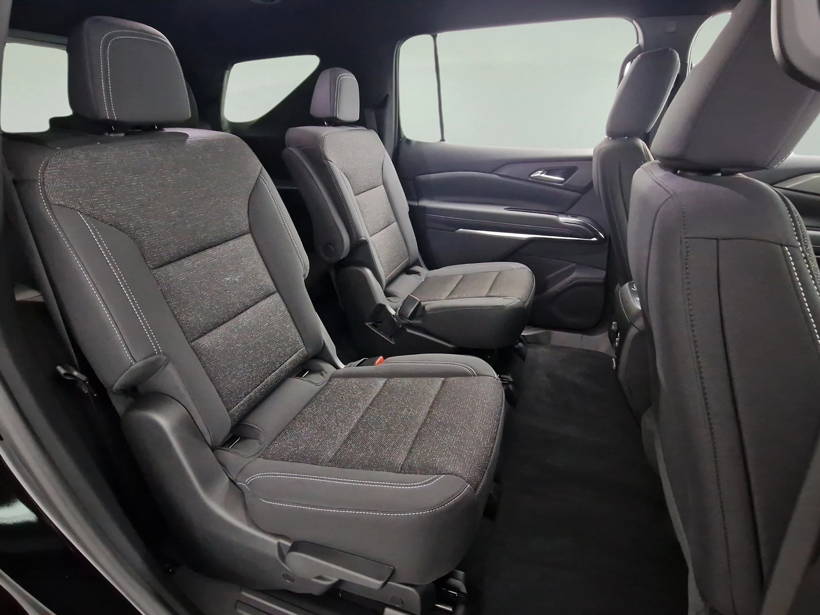 Chevrolet Traverse FWD LT 4dr 2026 — side view