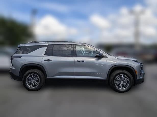 Chevrolet Traverse FWD LT 4dr 2027 — side view
