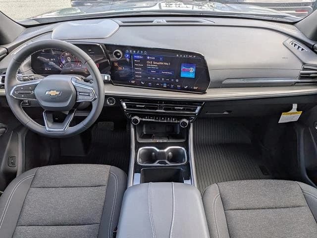 Chevrolet Traverse FWD LT 4dr 2027 — side view