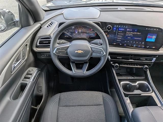 Chevrolet Traverse FWD LT 4dr 2027 — side view