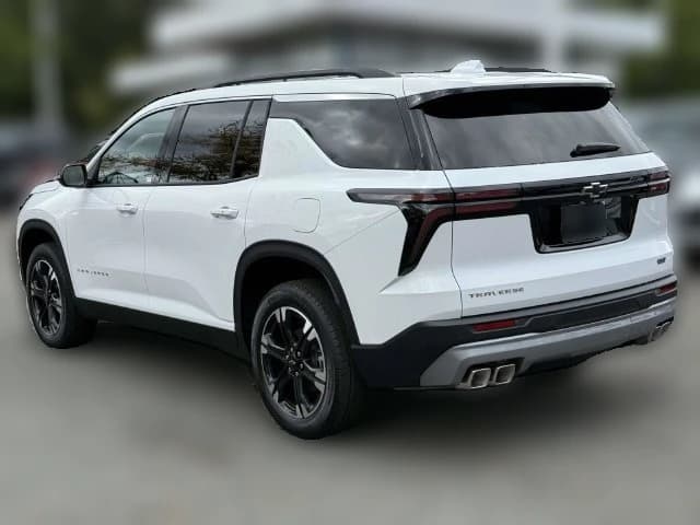 Chevrolet Traverse FWD LT 4dr 2027 — side view