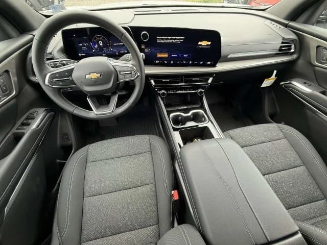 Chevrolet Traverse FWD LT 4dr 2027 — side view