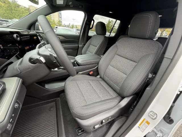 Chevrolet Traverse FWD LT 4dr 2027 — side view