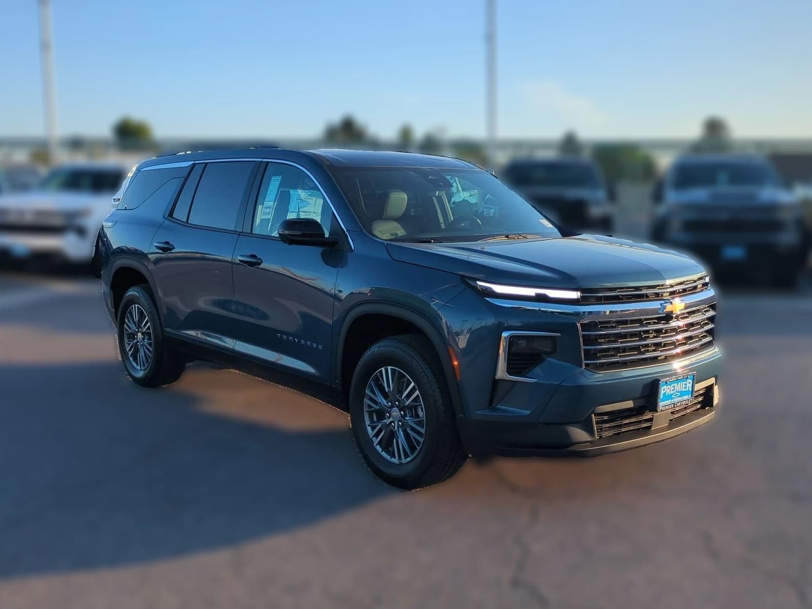 Chevrolet Traverse FWD LT 4dr 2026 — side view