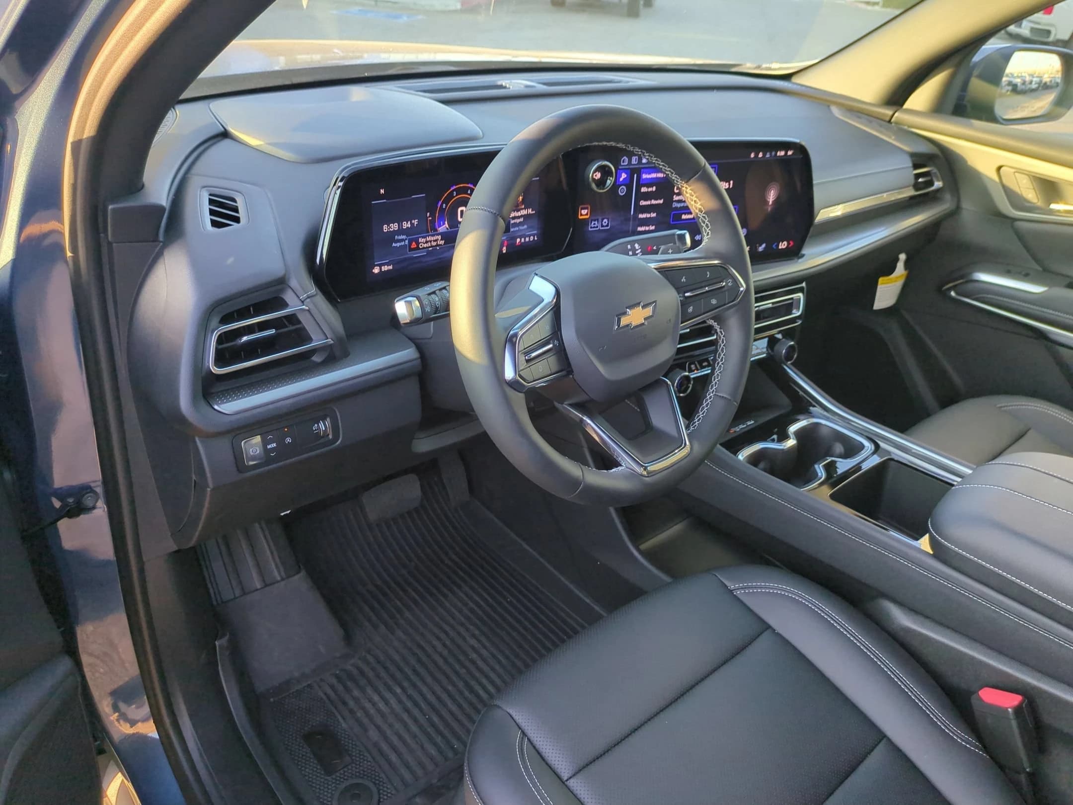 Chevrolet Traverse FWD LT 4dr 2026 — side view
