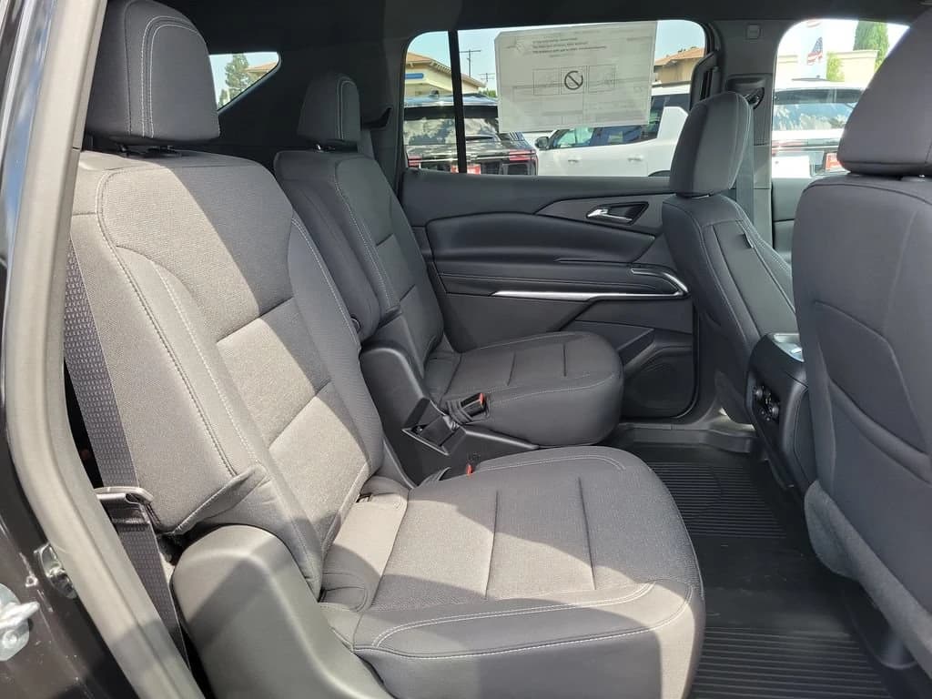 Chevrolet Traverse FWD LT 4dr 2027 — side view