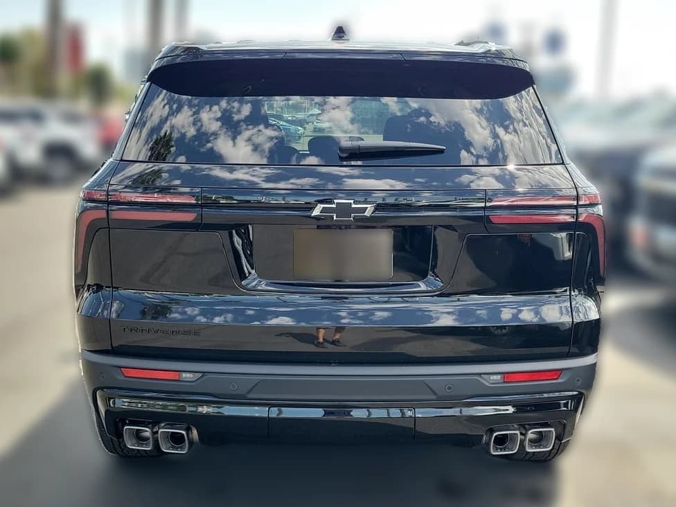 Chevrolet Traverse FWD LT 4dr 2027 — side view