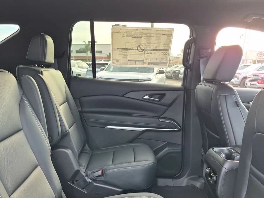 Chevrolet Traverse FWD LT 4dr 2027 — side view