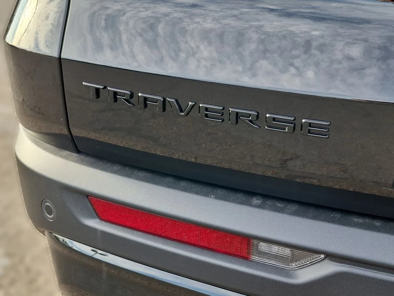 Chevrolet Traverse FWD LT 4dr 2027 — side view