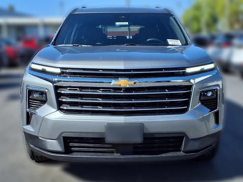 Chevrolet Traverse FWD LT 4dr 2027 — side view