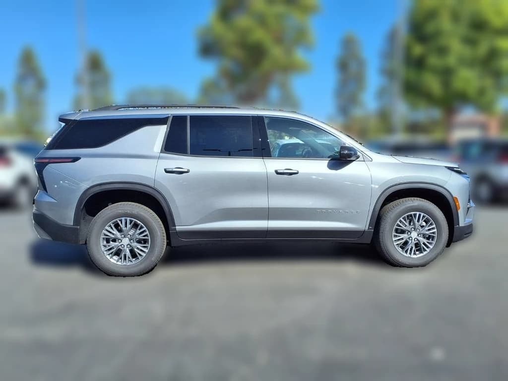 Chevrolet Traverse FWD LT 4dr 2027 — side view